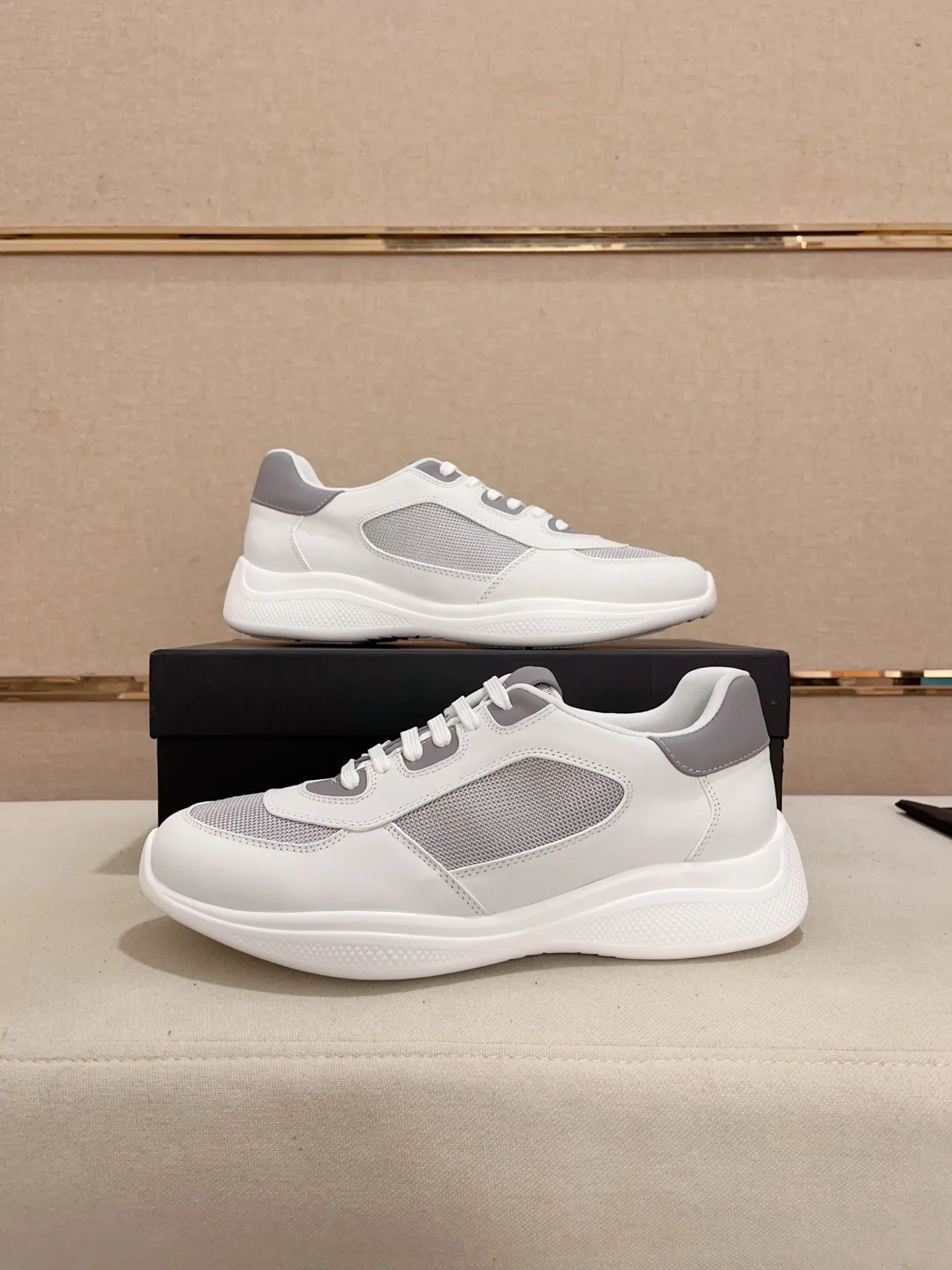 Men's shoes 💰 720💰 ✔️✔️✔️Top high version. High-quality new PRADA (Prada) counters are launched at the same time. The new men's shoes and 😘 fabrics are made of high-tech glue-making technology. Lining: Full cowhide lining. 👍🏿High-end☄️Open-molded non-slip rubber outsole, exquisite lines, simple and elegant, comfortable and high-end for leisure travel. Code number: 39 to 44 (can be customized 45-46-47, non-returnable)